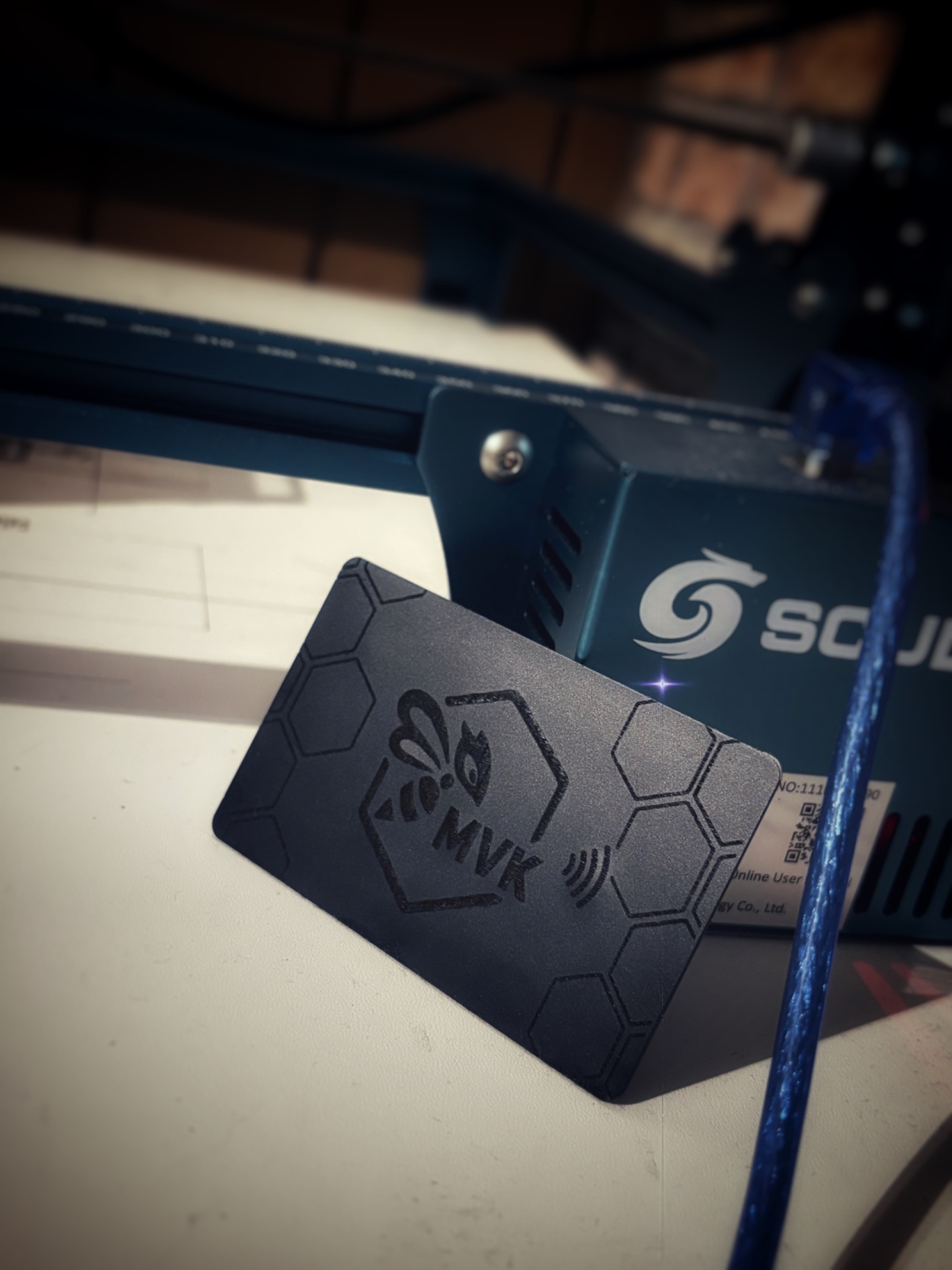 Carte Noova Connect en métal noir gravé